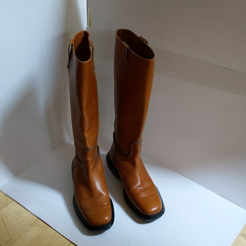 Tod's leather boot